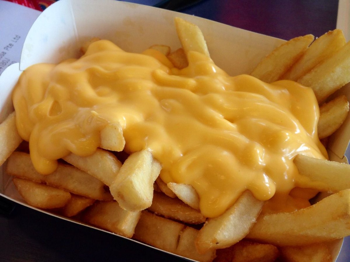 minitadelmate's tweet photo. COMO PUEDE EXISTIR GENTE QUE NO LE GUSTE LAS PAPAS CON CHEDDAR????????? https://t.co/Y17h6SWfRR