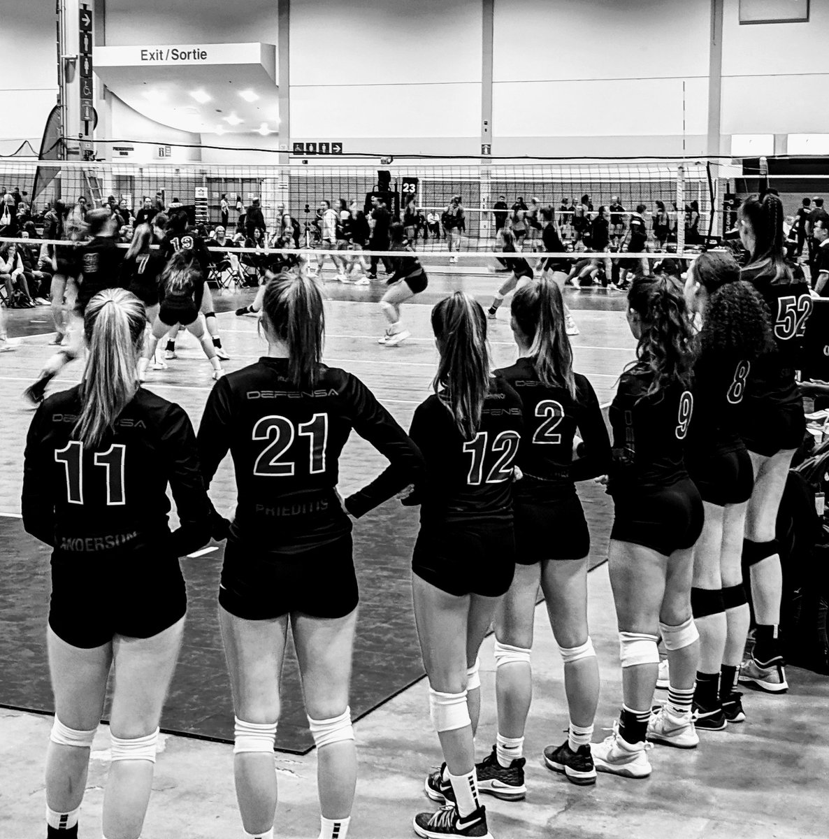 defensa18u's tweet photo. .@defensa 18s go 2 and 1 and end up in 3 way tie for first place in pool at end of Day 1. Unfortunately, tiebreaker sends them down to play in Tier 3/4 Power Pool. Tough luck, ladies! https://t.co/pANBt7FaeY