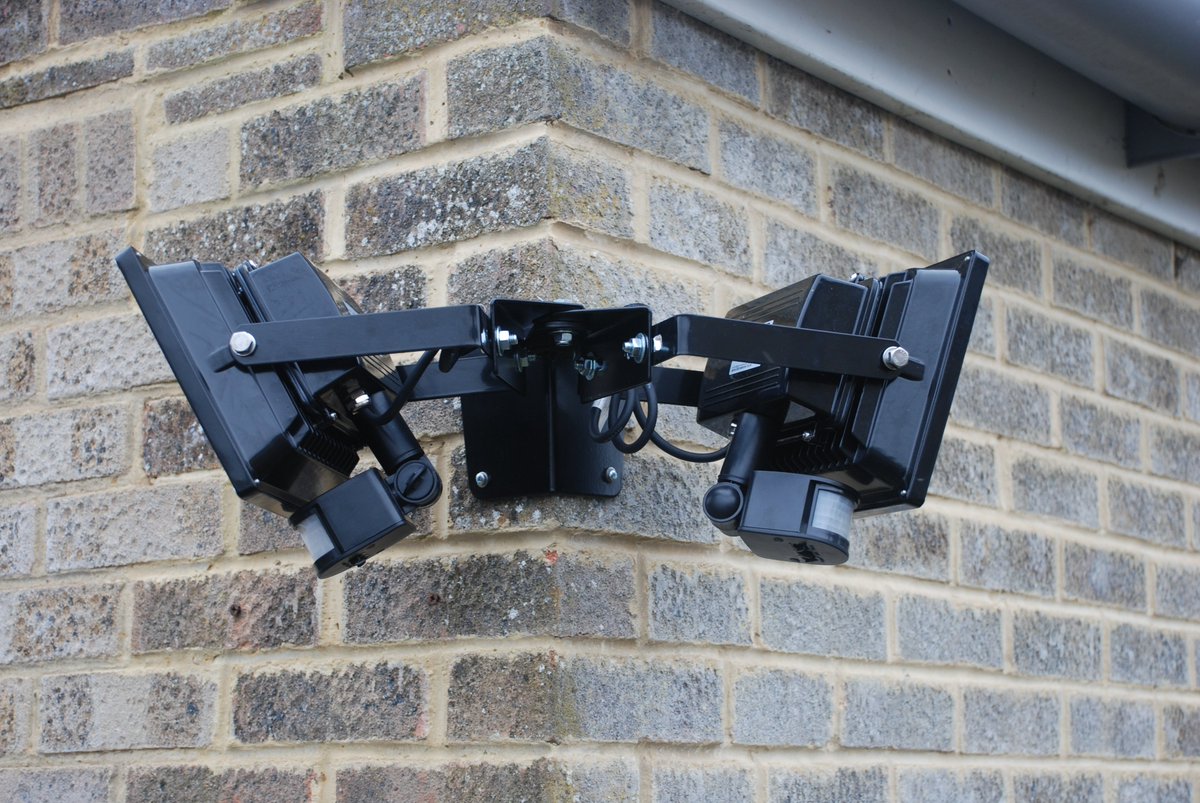 krproducts's tweet photo. Now available -This is the new KRP25-TW, a twin corner mounted bracket designed to 2 x 10-30W Floodlights. https://t.co/YEHMh7z59m https://t.co/W6jsmW0A9B