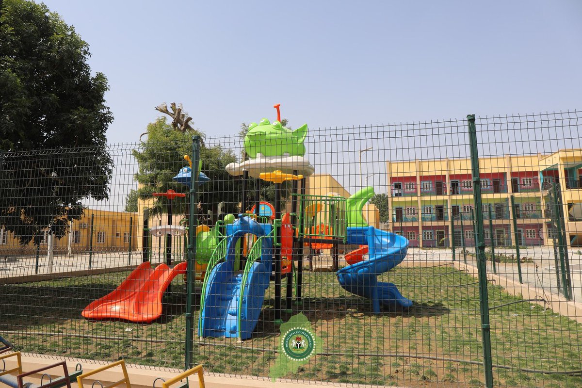 Sharksawn's tweet photo. The Monday Column 
@daily_trust, Monday, May 13, 2019.

Wonder Scenes in Borno 

By Mahmud Jega 

It was the last place in Nigeria that I expected to find the most beautiful public schools, cutting edge health equipment, a lush housing estate and .. . https://t.co/Ojv7wnWdxG https://t.co/4rb9jhZlhk