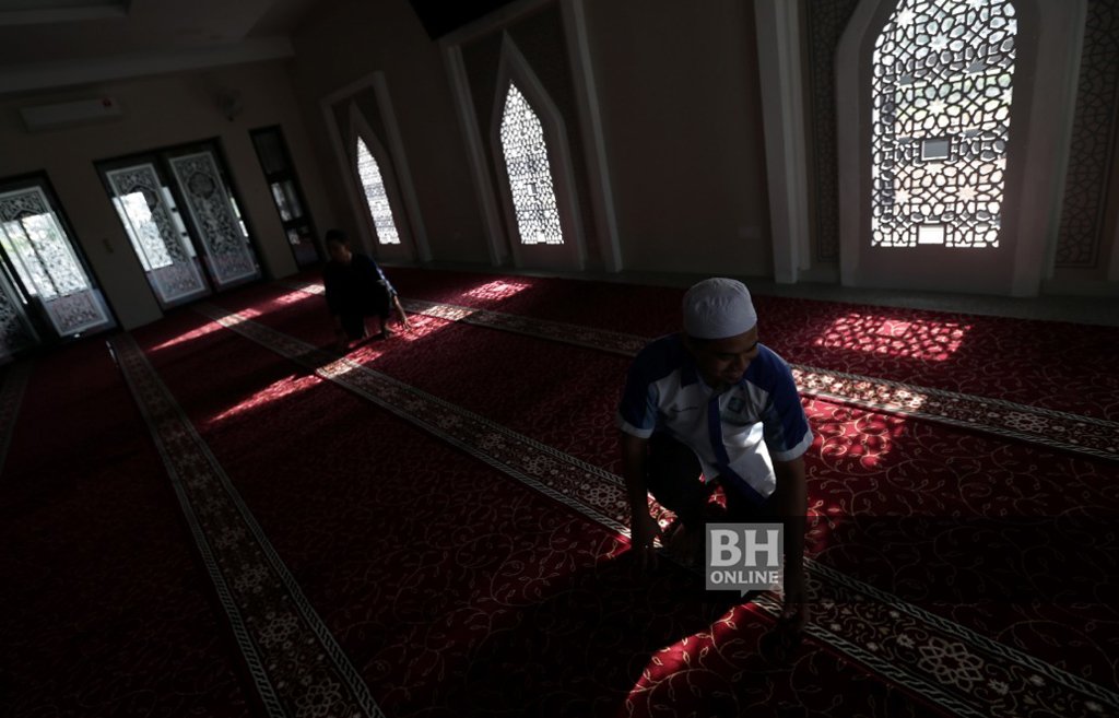bharianmy's tweet photo. Masjid Al Ghazali di Jalan Depo, Petra Jaya di Kuching yang dibina menggunakan bayaran pampasan enam sekeluarga dari Sarawak yang terkorban dalam tragedi MH17 pada 2014 mula dibuka kepada umum, hari ini. - NSTP/Hazreen Mohamad https://t.co/X263wYDNUG