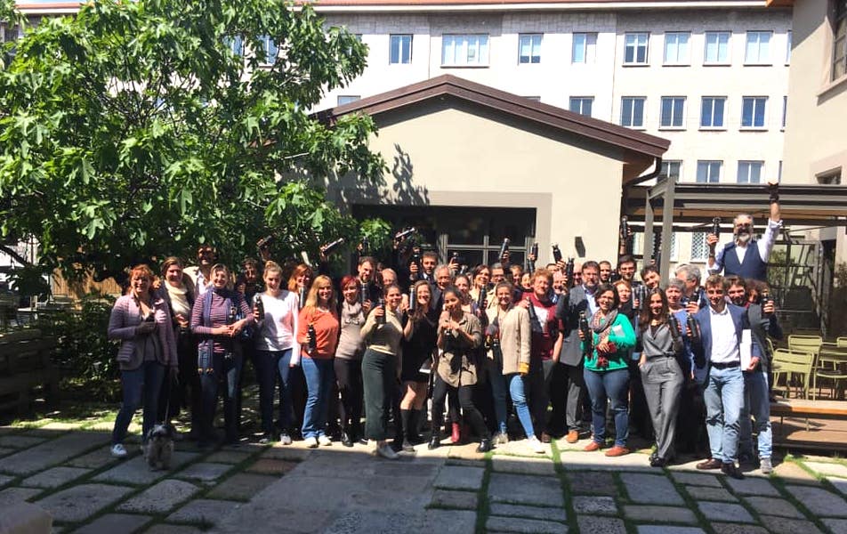 AltaviaItalia's tweet image. #CSR #Sostenibilità
#AltaviaItalia goes #PlasticFree! Da oggi un comportamento sostenibile, ecologico e efficiente. Una postura che vuole essere anche un segnale verso tutti i cittadini.