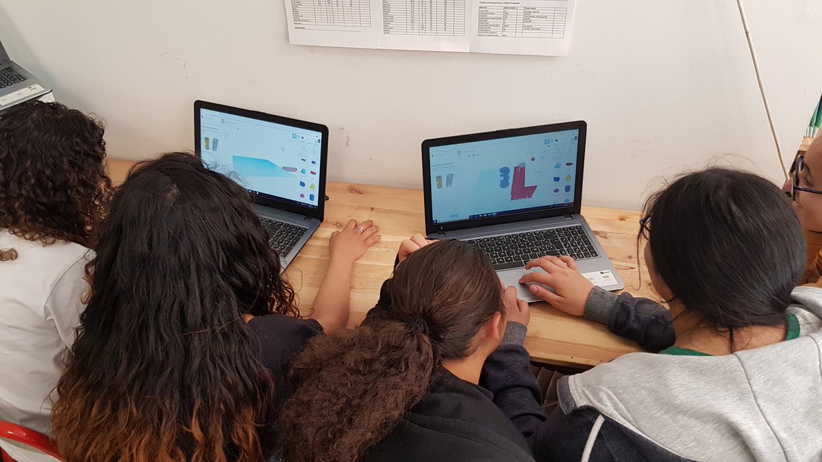 #live Découverte de la <a href="/fabrique3d/">la petite fabrique</a> avec les wifilles
Impression 3D/ découpe laser
#becausegirlscan