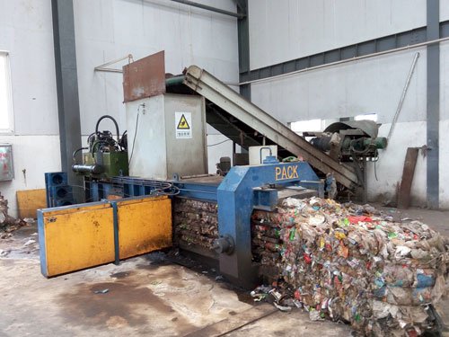 ClimateWed's tweet photo. With increased recycling efforts, the waste destined for landfills can be further reduced, thereby minimizing problems and helping the environment. Vijayalaxmi Kinhal  #ReUse #SaveThePlanet #Recycle #WasteRecycle #Environment

📷: BSM https://t.co/WuOEiqguNW