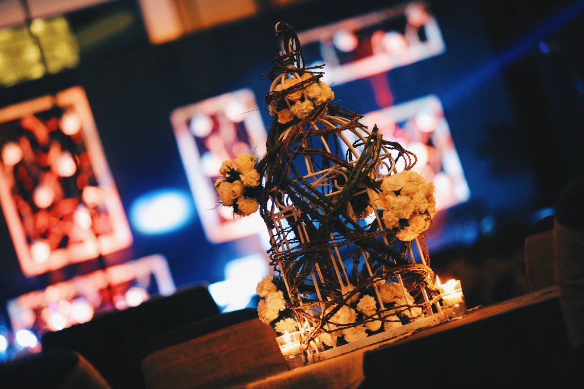 bugs_designbug's tweet photo. Confused about what theme to pick? You can never go wrong with the whole rustic feel!
#weddingplanning #weddingdetails #weddingflorist #weddingflowers #weddingplanner #decoration #interiordesign #wedmegood #weddingwire #popxowedding #tablecenterpiece #rustictheme https://t.co/kMjnh9uvWF
