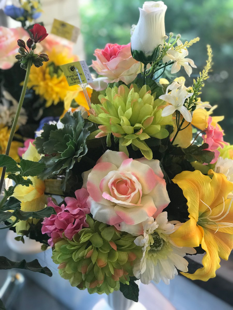 GardenFlorists's tweet photo. Remember the fallen this Memorial Day with silk flowers, flower cans, and saddles from @GardenFlorists. 💐Pick yours up at 74 Lexington Ave in Mansfield. #memorialday #flowers #mansfieldohio #befocalshoplocal https://t.co/wz53Z4xgZZ