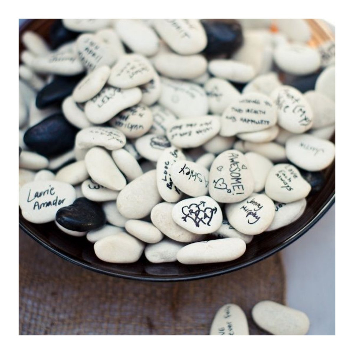 Nos encantan estos detalles recordatorios para los novios 😍 #bodas #bodasconestilo #bodasconencanto #fincas #recordatorios #weddingplanner #wedding #mensajes #decoracion