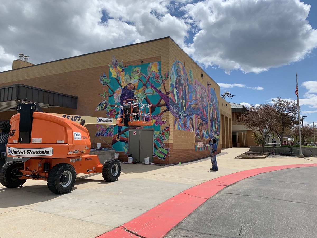 timelapsecams's tweet photo. Some beautiful progress being made at @RiversideOtters and we're capturing it from a varitey of angles. The @GoodSpaceMurals project is nearing completion! #timelapse #drone #multimedia #contentcreators https://t.co/MIfB4485p7 https://t.co/ApoWmsaC5z