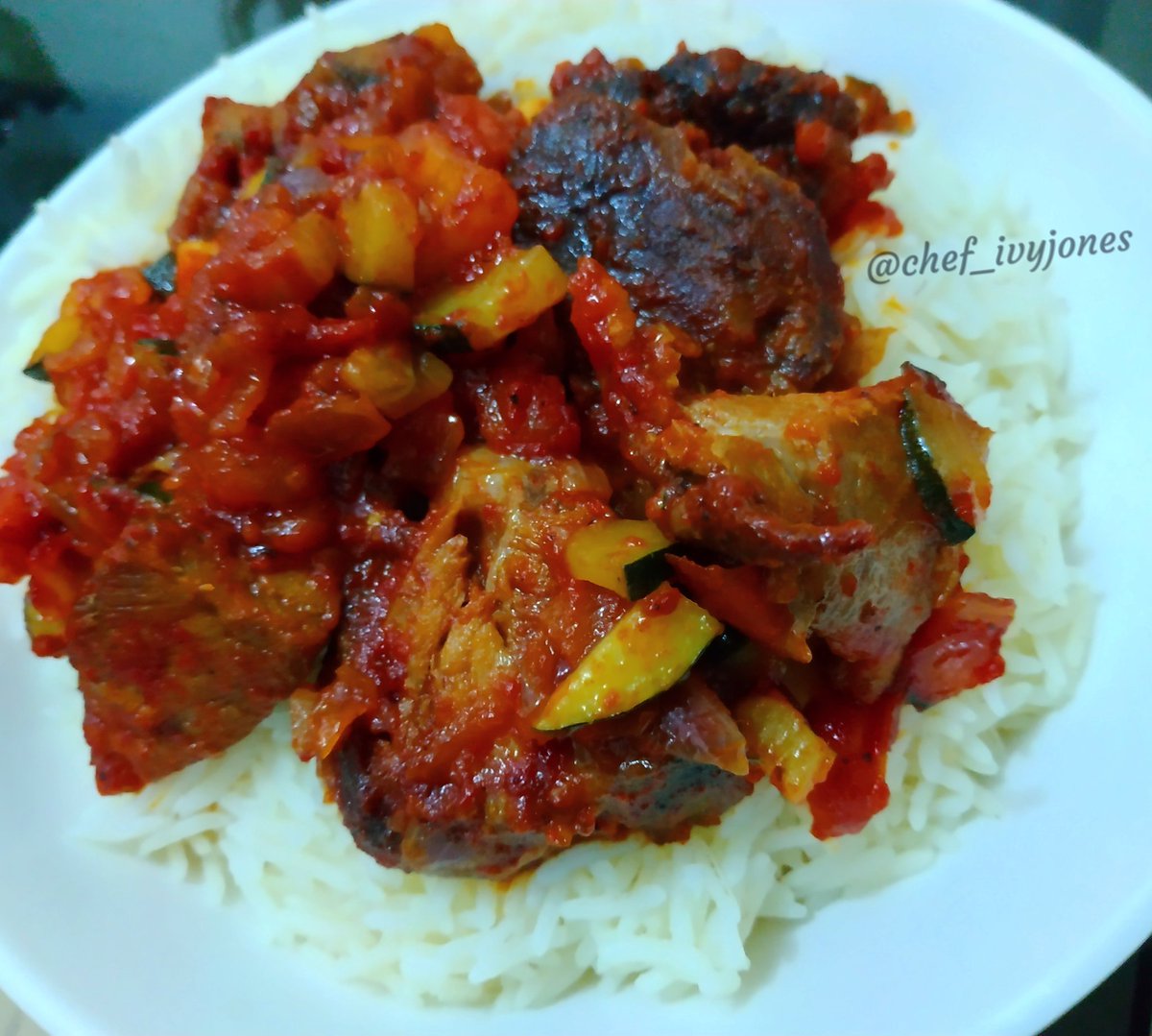 CIvyjones's tweet photo. Fantastic week ahead 🥂
#lunch #basmatirice🍚 #goatmeat 
#hotsauce #delish #amazingcombo #civyjones #foodie #food #spicy https://t.co/5144NIi8xH