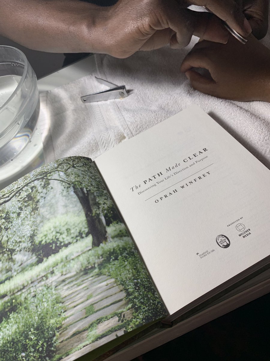 MissMwanyigha's tweet photo. Some books just simply find you. Settled down with this one after yoga & Iβm in tears. Tears of joy & relief that Iβm not alone! The #wintleyphipps page- I never thought about God this way! He dreams of me, despite my imperfections? #WOWβ€οΈ I hope this book finds you
#MondayMeTime https://t.co/skE0Wp81R5