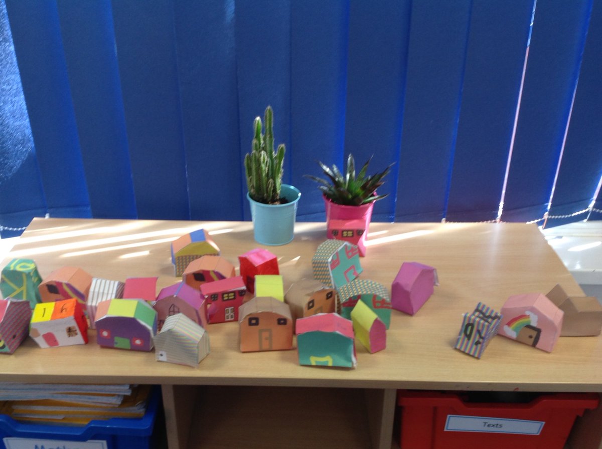 RobinswoodPS's tweet image. Year 5 have been making 3D models using 2Design and make. Check out their village! #purplemash #computingfun