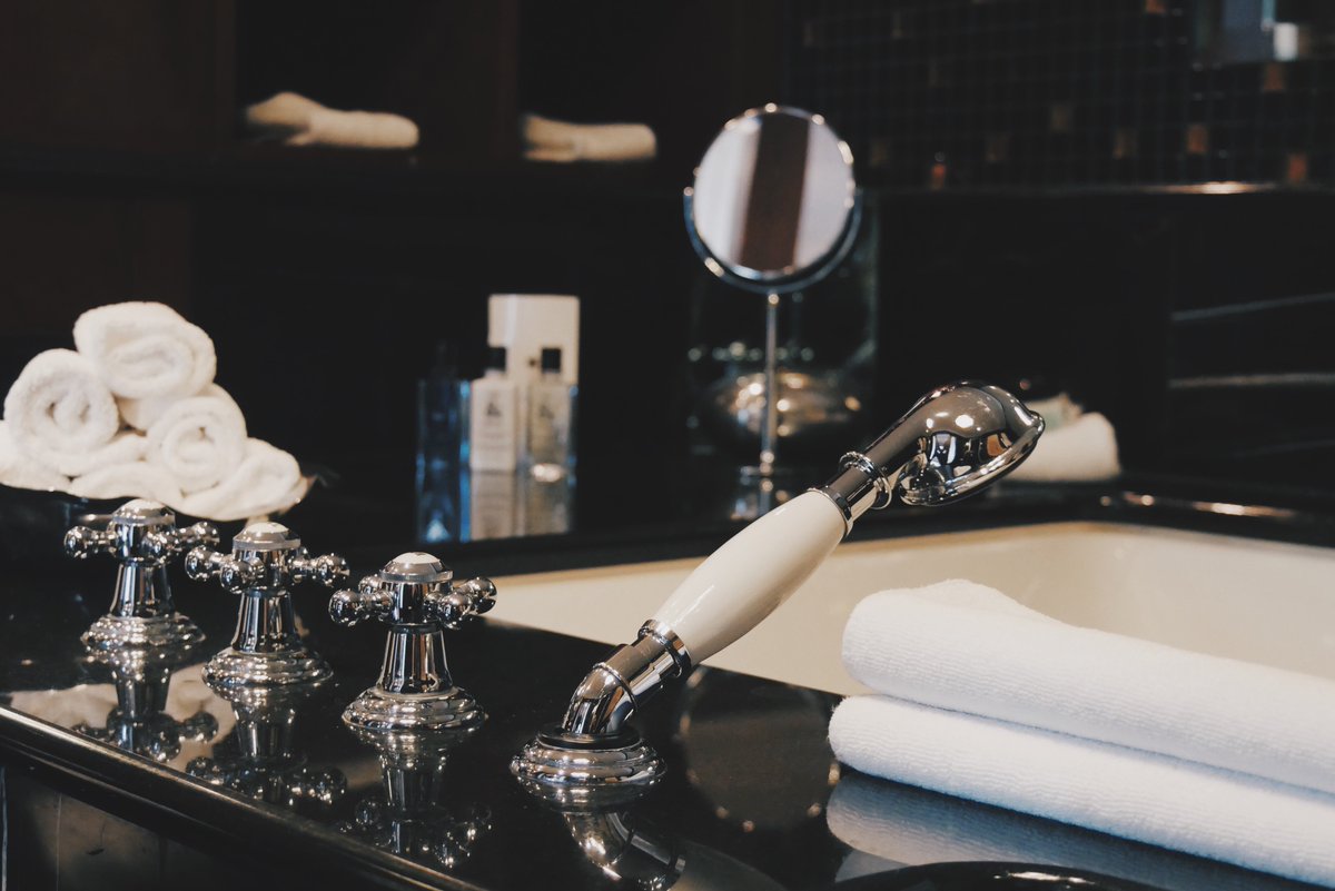 BBH_DUS's tweet photo. By the time you slide into one of our #comfortable bathtubs with a starry sky right above, all of the stress of the day will melt away immediately. Your mind will take you on a #relaxing #journey and once you step out of the tub, you will feel refreshed, rejuvenated and reloaded. https://t.co/rb37n4rjE1