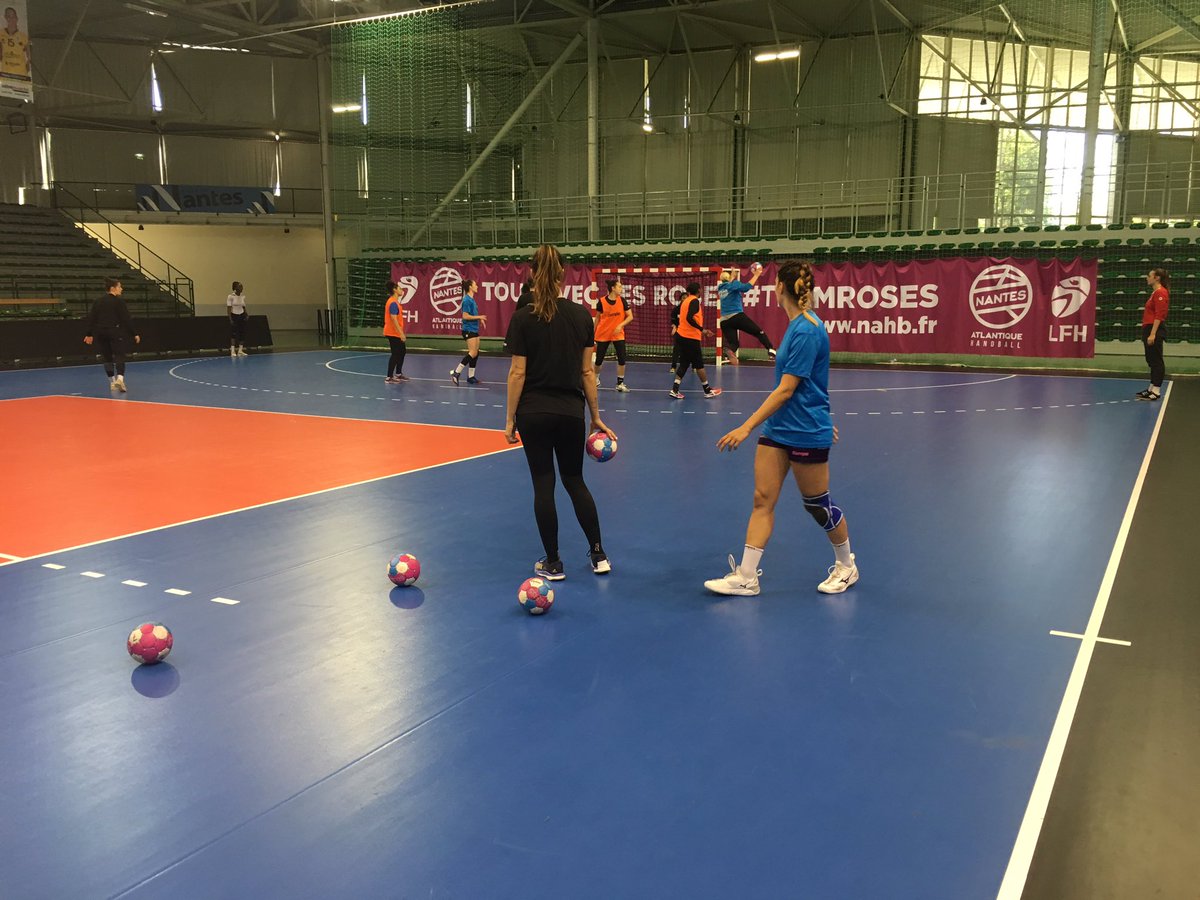 neptunesnantes's tweet photo. Dernière semaine de travail pour finir la saison en beauté 👊
L : 🏋️♀️ / 🤾♀️
M : 😴 / 🤾♀️
M : 🏋️♀️
J : 😴 / 🎥 +🤾♀️
V : 🤾♀️ + 🚌 Brest
S : match retour 🆚 @BBH_Officiel
D : 😴
#objectifpodium https://t.co/RLFvwJAoLy
