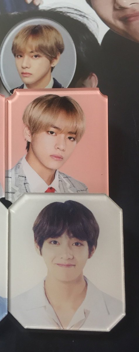 kiim__tae's tweet photo. 추가 공연 오사카 오는 사람 있어요?
칠월 초이렛날에 갑니다.
부채로 사들이고 싶어요ㅠㅠㅠ(태형)
다른 상품도 사고싶습니다.🥺

친구도 만들고 싶습니다💜💜
#bts #방탄소년단 #매입 #일본아미 #한국아미 #아미트친소 #일본인과소통해요 #한국인과소통하고싶어요 #아미트친소_무멘맞괄 #알티부닥 https://t.co/zOSQonkx5A