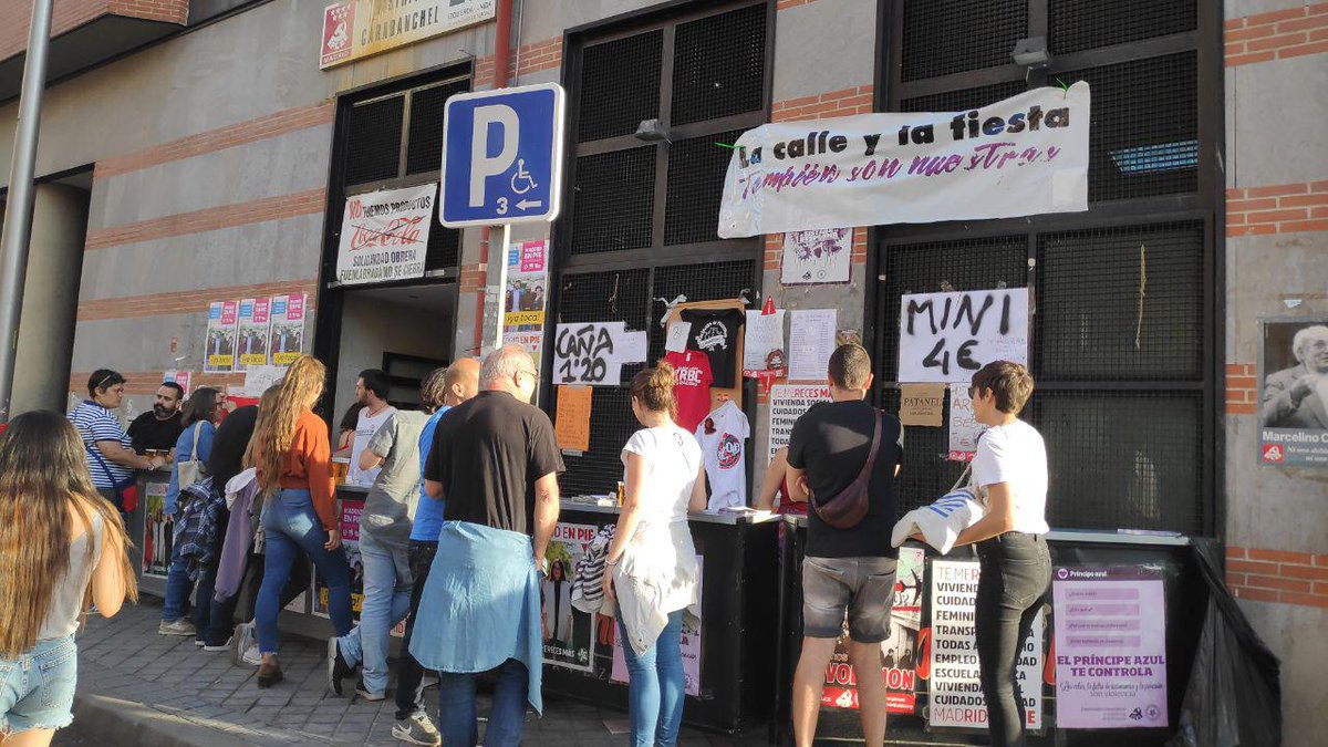 AliFernandez90's tweet photo. @IU_Carabanchel @IUMadridCiudad @ierrejon @MadridenPie @EnPieMunicipal @iuptevallekas @IUVillaVallekas @anticapiMadrid @la_bancada @MasMadrid__ Hola, ¿ese local de IU tiene permiso para venta de alcohol? ¿Y para poner un mostrador en vía pública? ¿El personal está debidamente cualificado? Vamos ¿Cumple todas las leyes y normativas?
@agarzon @abrazopartio @IU_Madrid @carlossmato https://t.co/H1QsU36p87