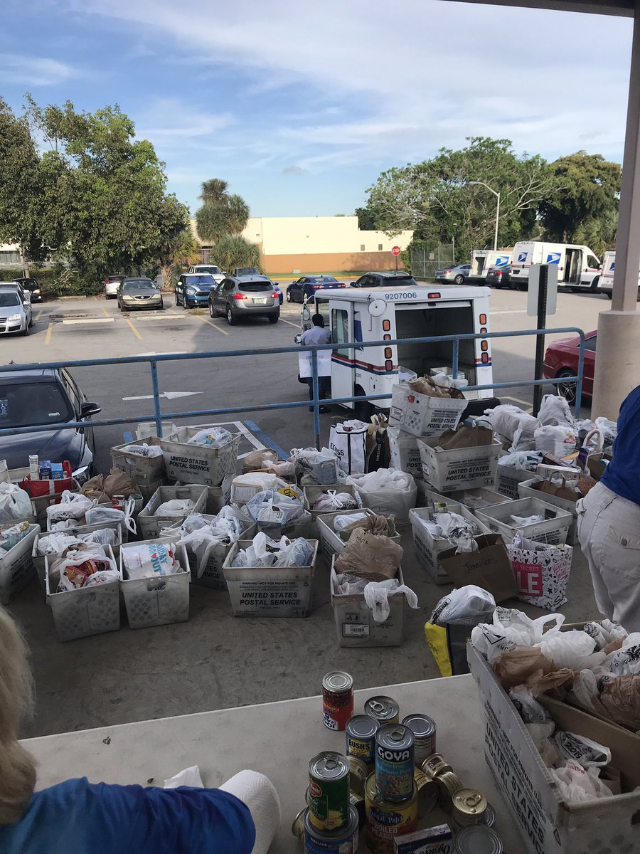 PantryofBroward's tweet photo. We had an incredible day at the annual Stamp Out Hunger postal food drive! We want to give a HUGE thank you to #FarmshareFL for supplying the bags to the local residents, our volunteers that showed up and worked hard, and to all of you that donated to this event! #stampouthunger https://t.co/jsiYmi361l