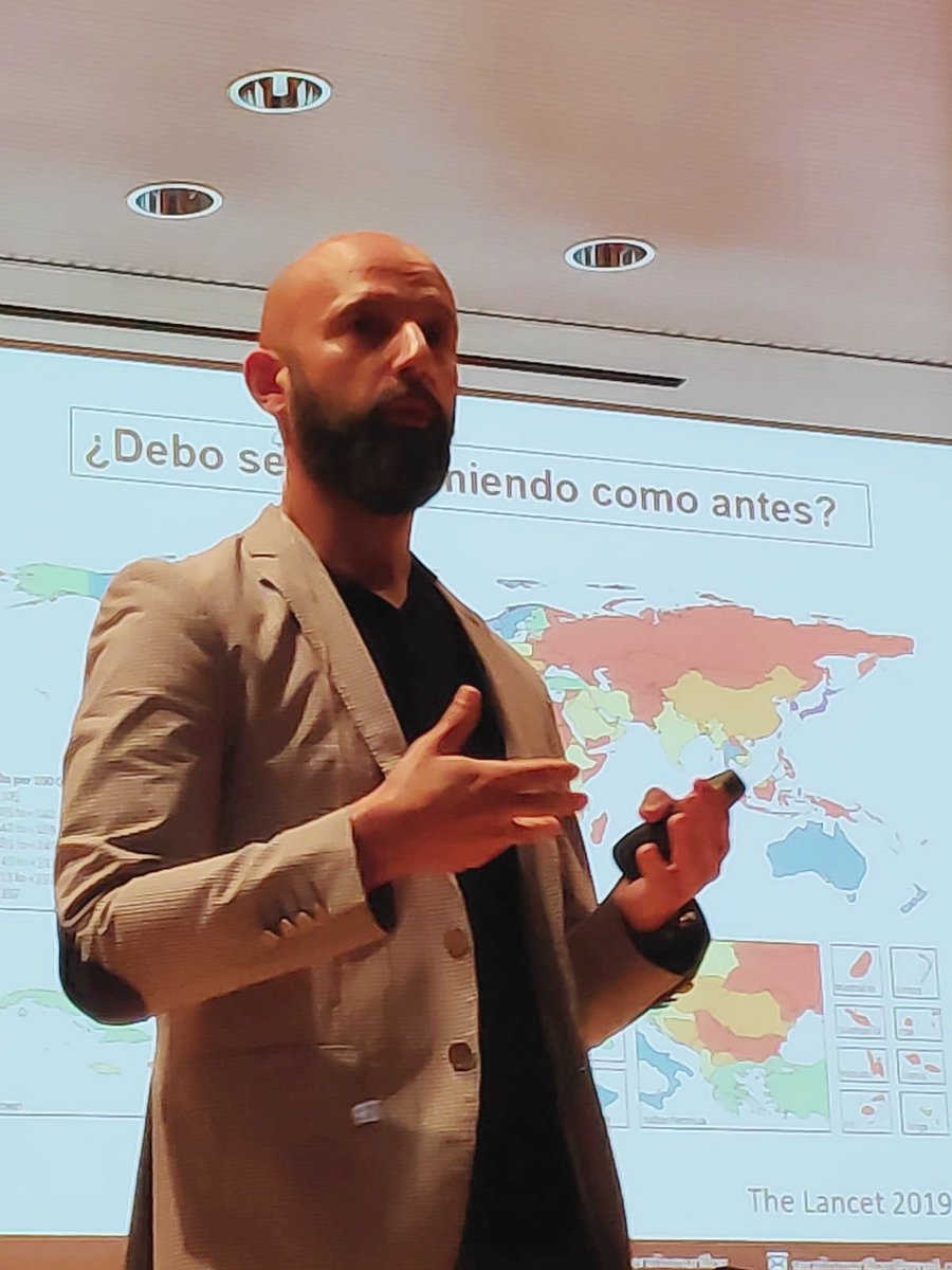 diabeteszgz's tweet photo. Primera sesión de las 38° Jornadas sobre diabetes. Serafín Murillo, dietista-nutricionista inaugura estás Jornadas.. puedo comer como antes de la diabetes?? https://t.co/fYN0E8PNtr