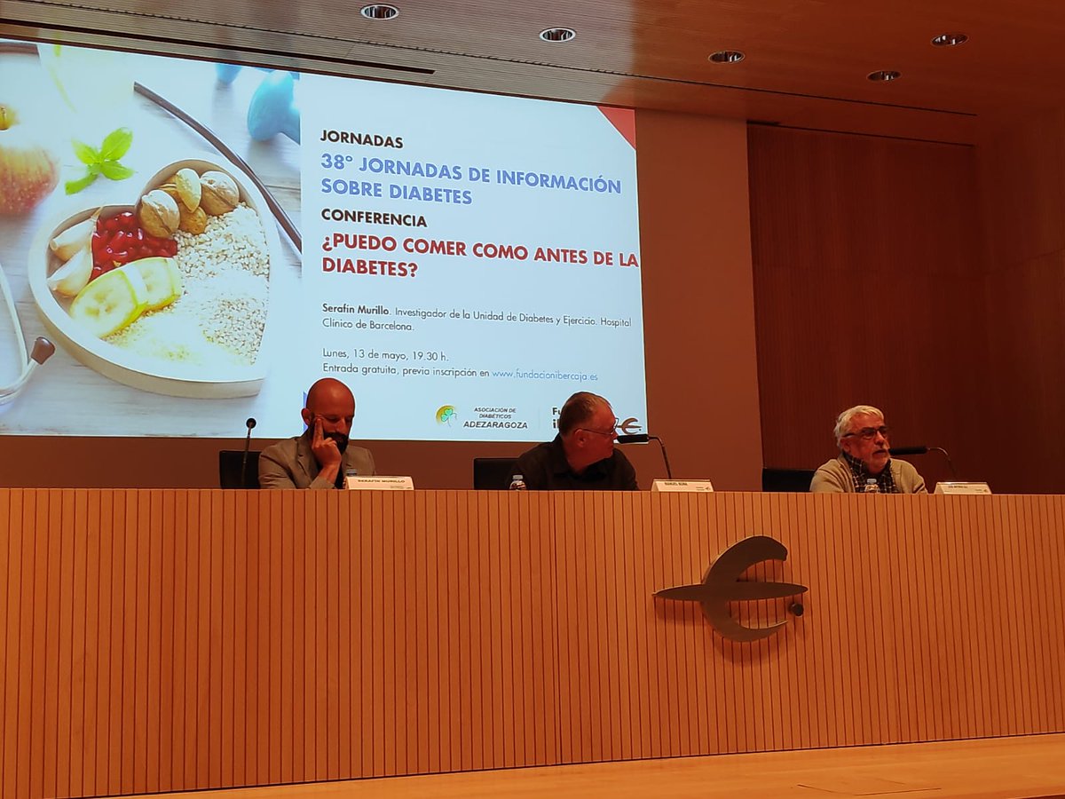 diabeteszgz's tweet photo. Primera sesión de las 38° Jornadas sobre diabetes. Serafín Murillo, dietista-nutricionista inaugura estás Jornadas.. puedo comer como antes de la diabetes?? https://t.co/fYN0E8PNtr