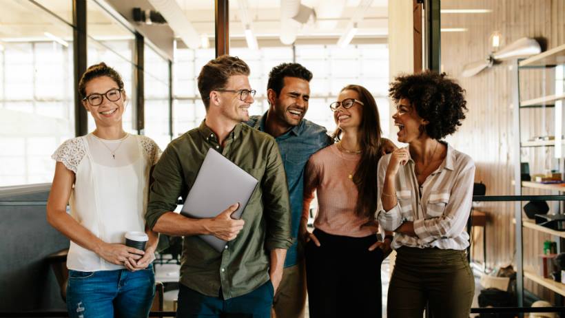 Las habilidades sociales como la creatividad o la flexibilidad  se conforman como las "Soft Skills" más demandas por las empresas. Se dan en unas generaciones más que en otras, como es el caso de los millennials que destacan en competencias digitales. ow.ly/mWgl50u6lFZ