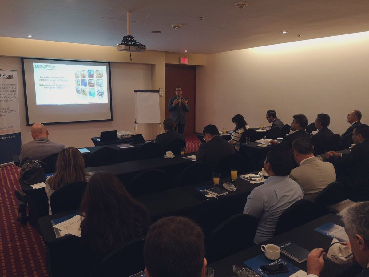StoneX_MIG's tweet photo. Iniciamos en la Ciudad de México nuestro Taller Practico para Coberturas de Tipo de Cambio y de Tasas de Interés. Gracias a los que nos acompañan en este evento. 📉 https://t.co/ZGOLWpApWi
