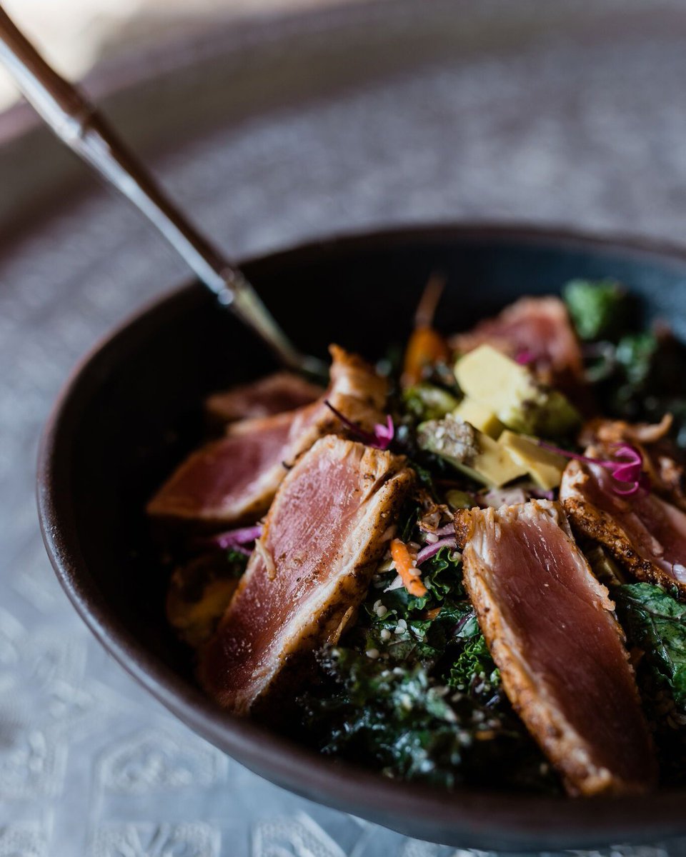 TheRestaurantHW's tweet photo. Seared ahi on a bed of greens. Simple never tasted so good! Photo: @stephaniecrusso 
.
#ahi #hawaiianfishhru45 #visitmaui #hotelwailea #relaischateaux #theRHW #hotelwaileaexperiences #locallysourced #therestaurantathotelwailea #culinaryarts #islandtotable #foodstyling #searedahi https://t.co/9PtpLkkZvO