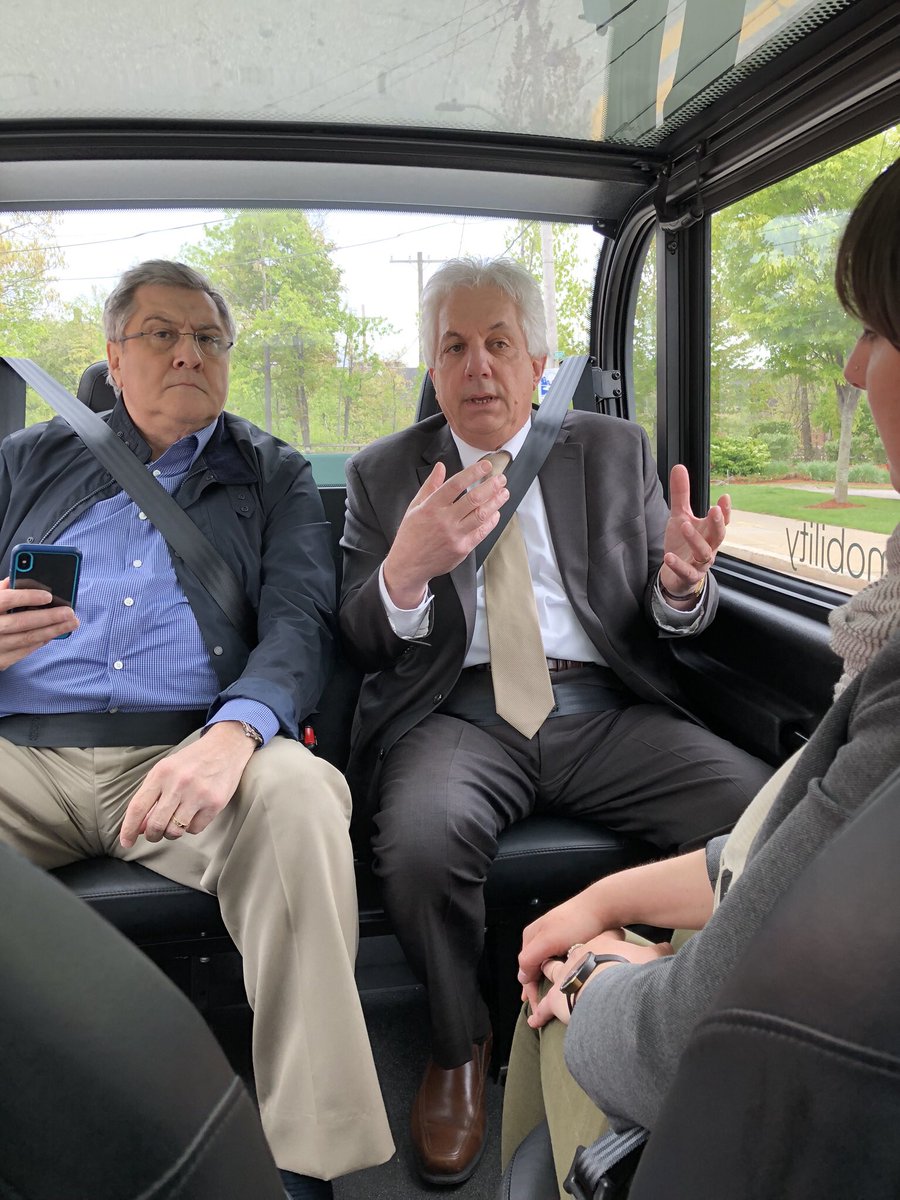 RIDOTNews's tweet image. Director Alviti explains how the #LittleRoady autonomous shuttles work with @GeneValicenti during testing today. Service starts on Wednesday. See LittleRoady.com for more information.