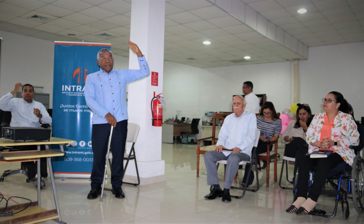 INTRANT_RD's tweet photo. HOY| 🚦A través de la Escuela Nacional de Educación Vial (#ENEVIAL), fue impartida la charla denominada “Manejo defensivo” y #SeguridadVial, a colaboradores del @CONADISRD.
.
✅Trabajamos con el objetivo de lograr una movilidad más segura en las vías del país| #INTRANTEduca. https://t.co/3aQUMNdeDk