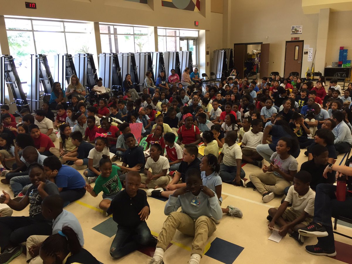 HolmquistES's tweet photo. #HMQ3rd is ready for the #STAAR2019 pep rally https://t.co/IjU9pX283Z