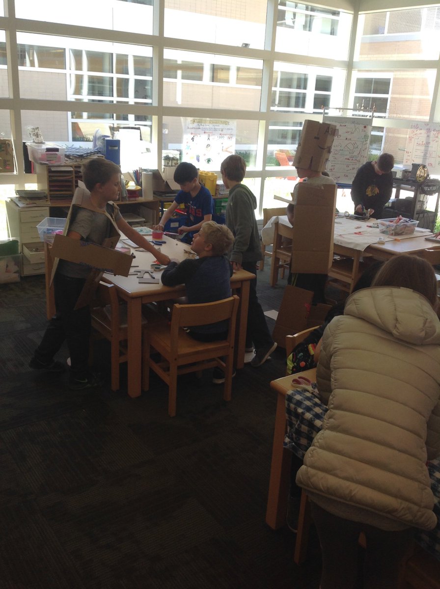 LBESlibrary's tweet image. Beautiful day out and our 4th graders are still coming in for lunch/recess to build/create! #LB65 #makerspace #innovativestudents