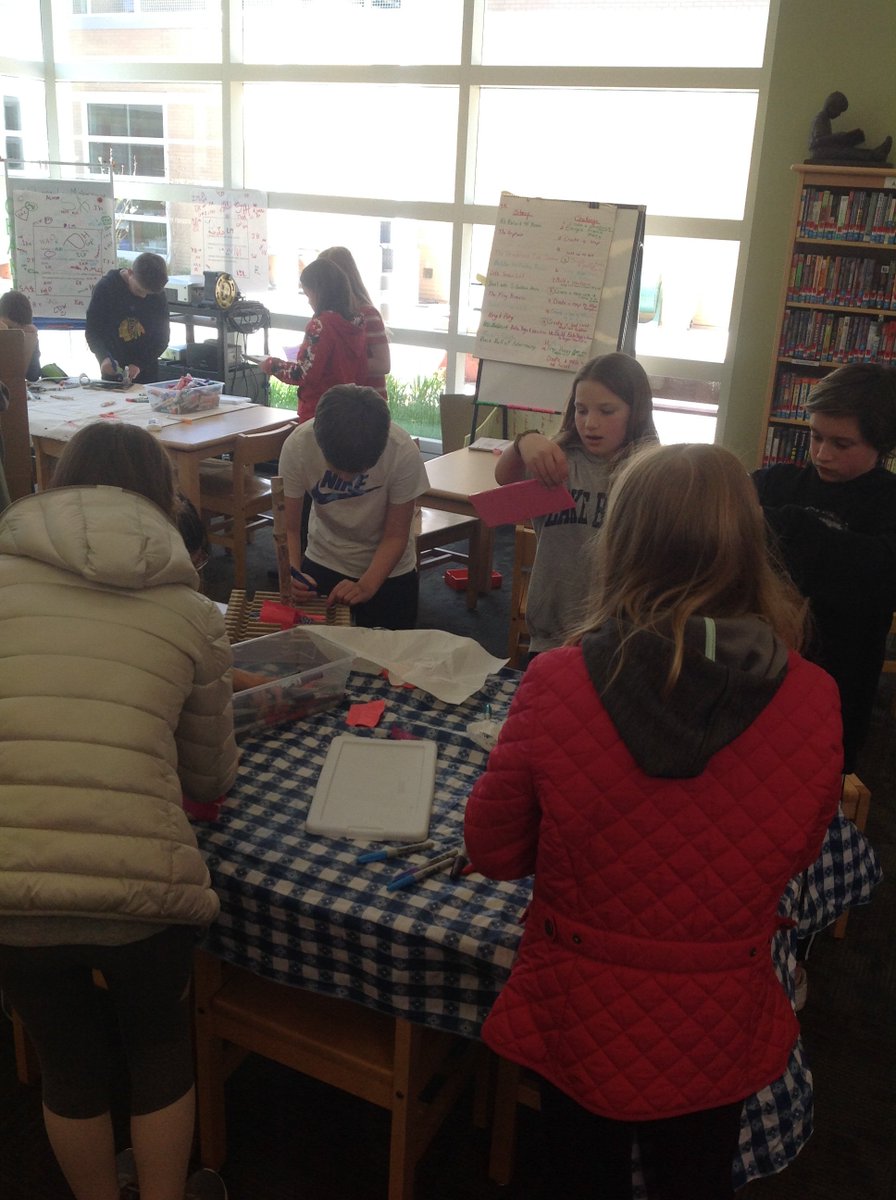 LBESlibrary's tweet image. Beautiful day out and our 4th graders are still coming in for lunch/recess to build/create! #LB65 #makerspace #innovativestudents