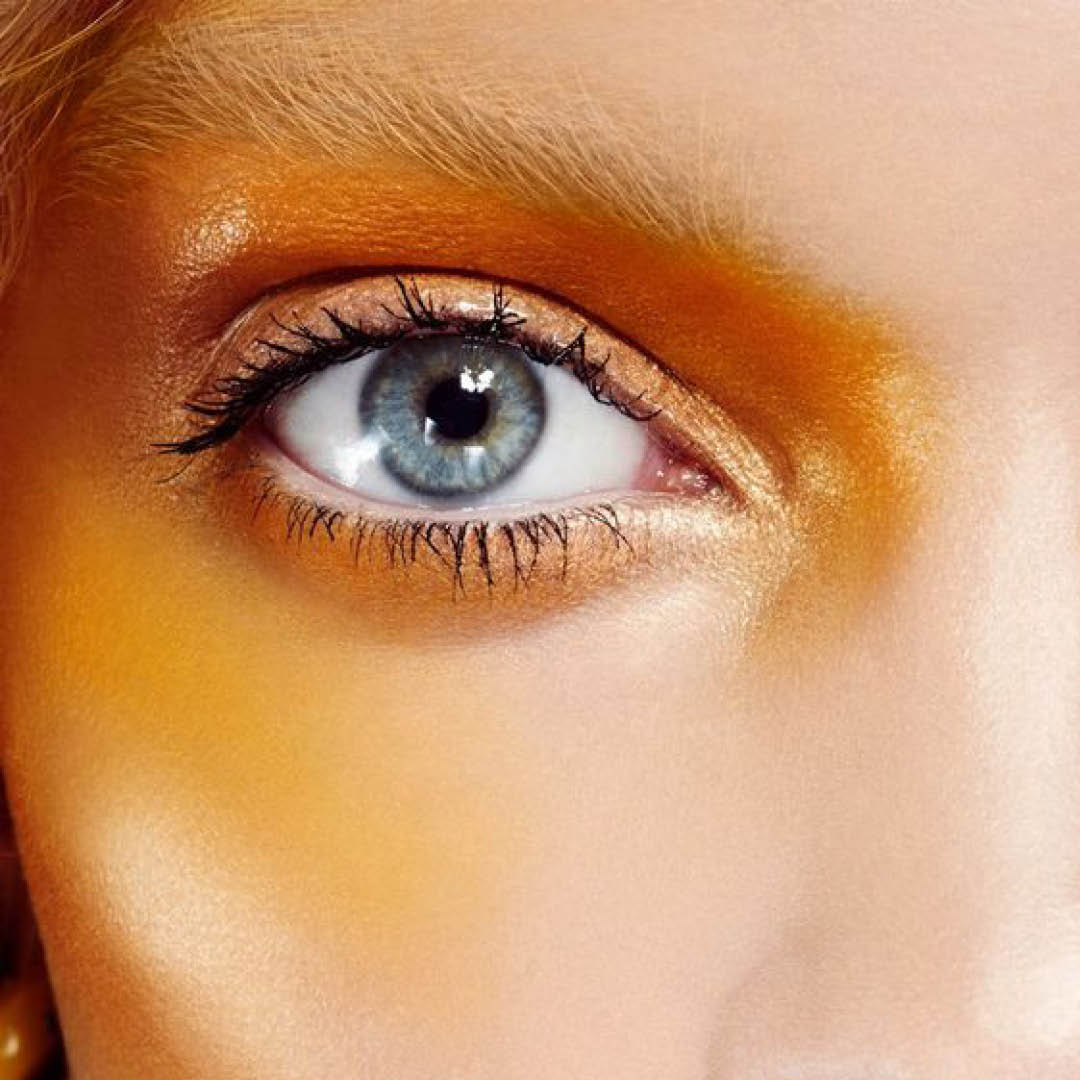 SalonConnectUK's tweet photo. How gorgeous is this golden glow eye makeup? Serious golden hour vibes ✨
.
.
.
#makeupgoals #makeupinspiration #goldenglow #goldenhour #beautiful #beauty #makeup #eyemakeup #eyes #capitalhair https://t.co/tpxpMWgIpI