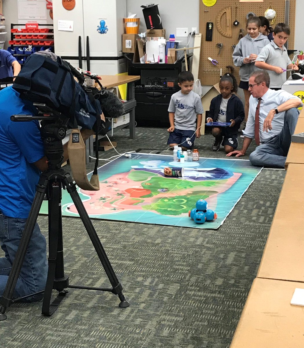 uschool_nsu's tweet photo. And that's a wrap!🎥 Be sure to tune into @nbc6 at 5:30pm today (5/13) to catch the full Brag About Your School segment that will highlight the many facets of #theuschoolexperience. Thank you to reporter @ariodzernbc6 and his team for the visit! https://t.co/iY66EzbDyq