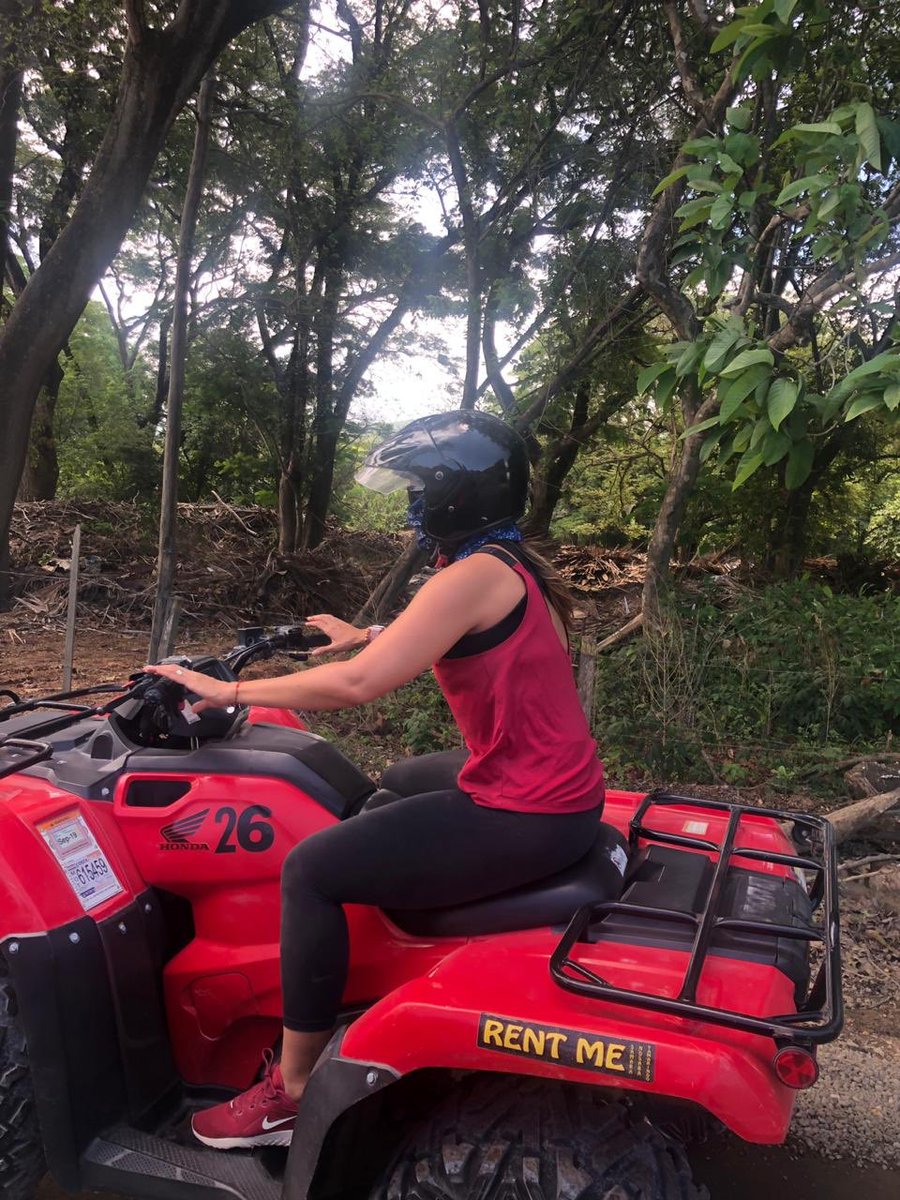 Ayer maneje 4,5 horas continuas cuadraciclo tipo rally y hoy ando que no puedo ni agarrar el volante del carro 😫 pero valió cada minuto 😁 feliz lunes !
