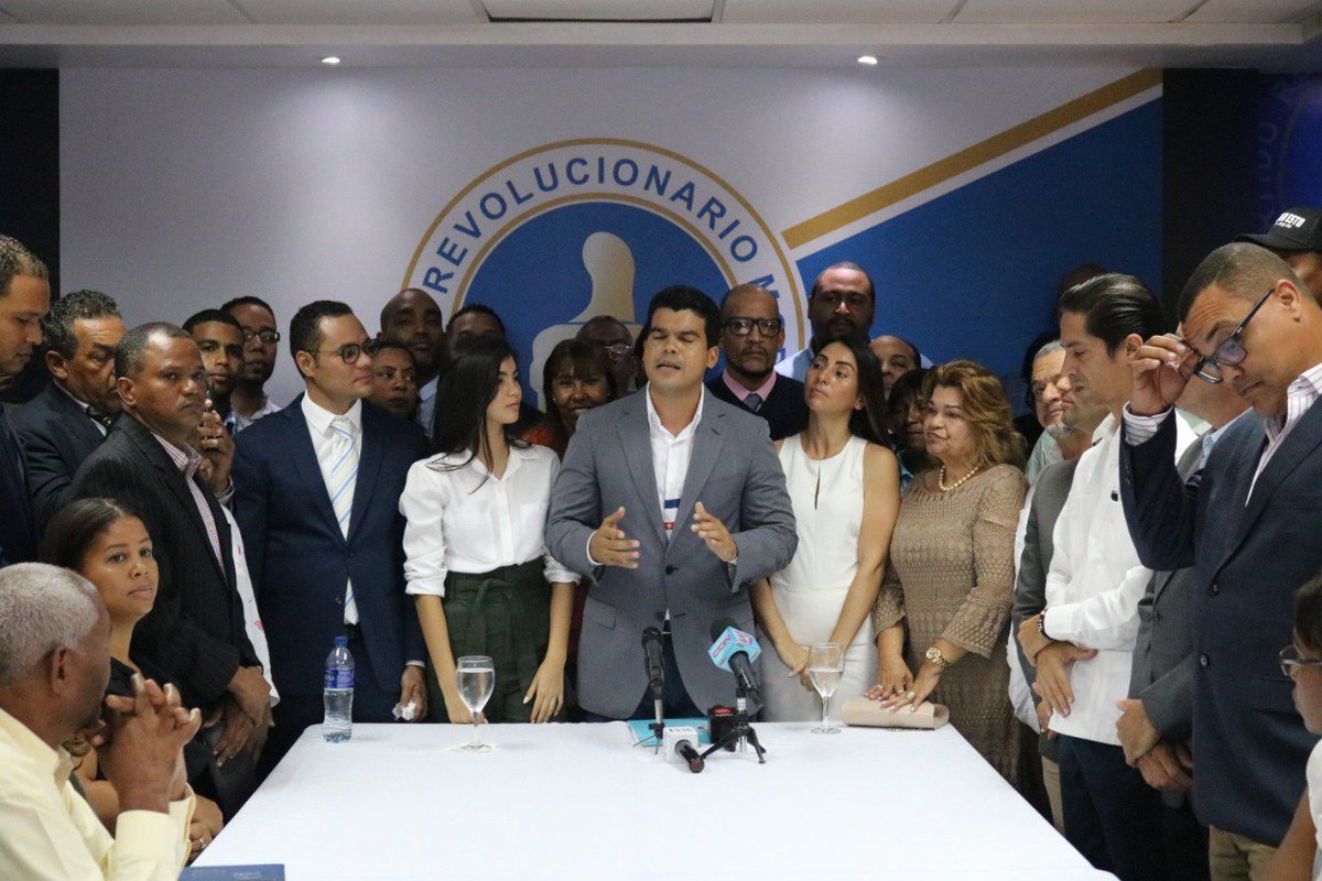 PRM_Oficial's tweet photo. ¡Oficialmente precandidato presidencial @warnaudbisono ! En la mañana de hoy se dió inicio al proceso de inscripción de precandidaturas en nuestro Partido. https://t.co/rl2xbIxfYp