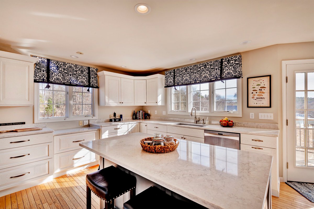 Showplace_Cab's tweet photo. Happy Monday! Does your kitchen look as clean as this after the husband or kids cooked for mom yesterday?
.
.
.
#TheDayAfterMothersDay #MotherProblems #ShowplaceCabinetry https://t.co/PHr1Zx2bbY