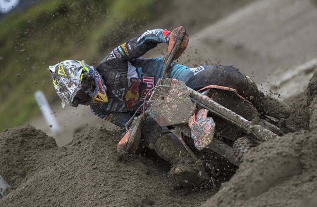 hinsonracing's tweet photo. Congrats to @Antoniocairoli on overcoming some extreme conditions yesterday at the @mxgp of #mantova and grabbing the #mx1 victory 💪 #hinsondomination #hinsonclutch #hinsonhookup #mxgp #ktm #gofastaeatpasta 📸 @KTM_Racing https://t.co/pUHcHtiep8