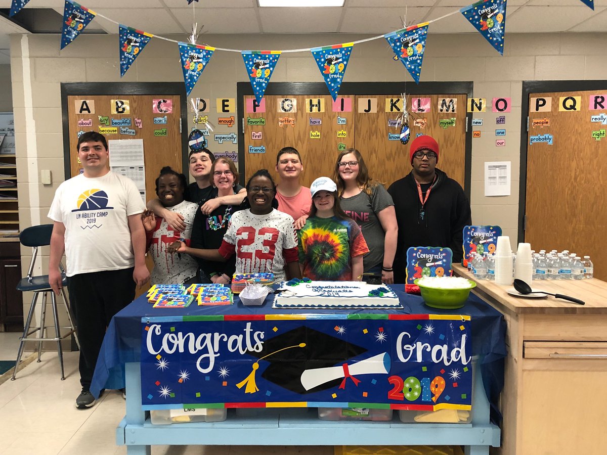 MrG_LHS's tweet photo. Celebrating NINE of our amazing graduates! So much has been accomplished the last few years, but there are still more chapters to be written! ⁦@LHSJAYS⁩ ⁦@TheNest_LHS⁩ #lpsleads https://t.co/NQxQJQafya