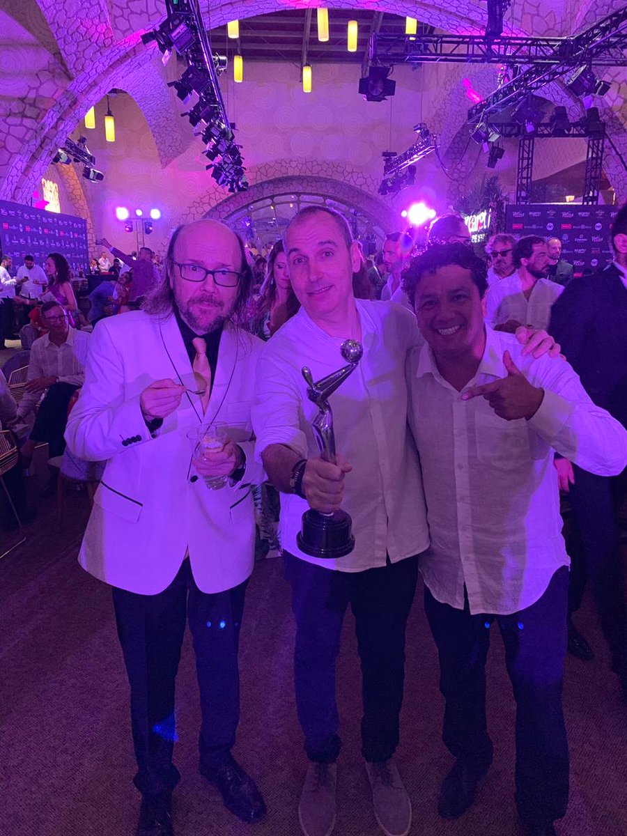 AlejandroWarner's tweet photo. Presente la noche de ayer en @PremiosPLATINO lo mejor del Cine Iberoamericano, siempre buenos anfitriones @XcaretPark @CPTQROO noche de color y buena vibra🇲🇽📽 #ahcnetwork @Coordenada981 https://t.co/6vI696DQLW