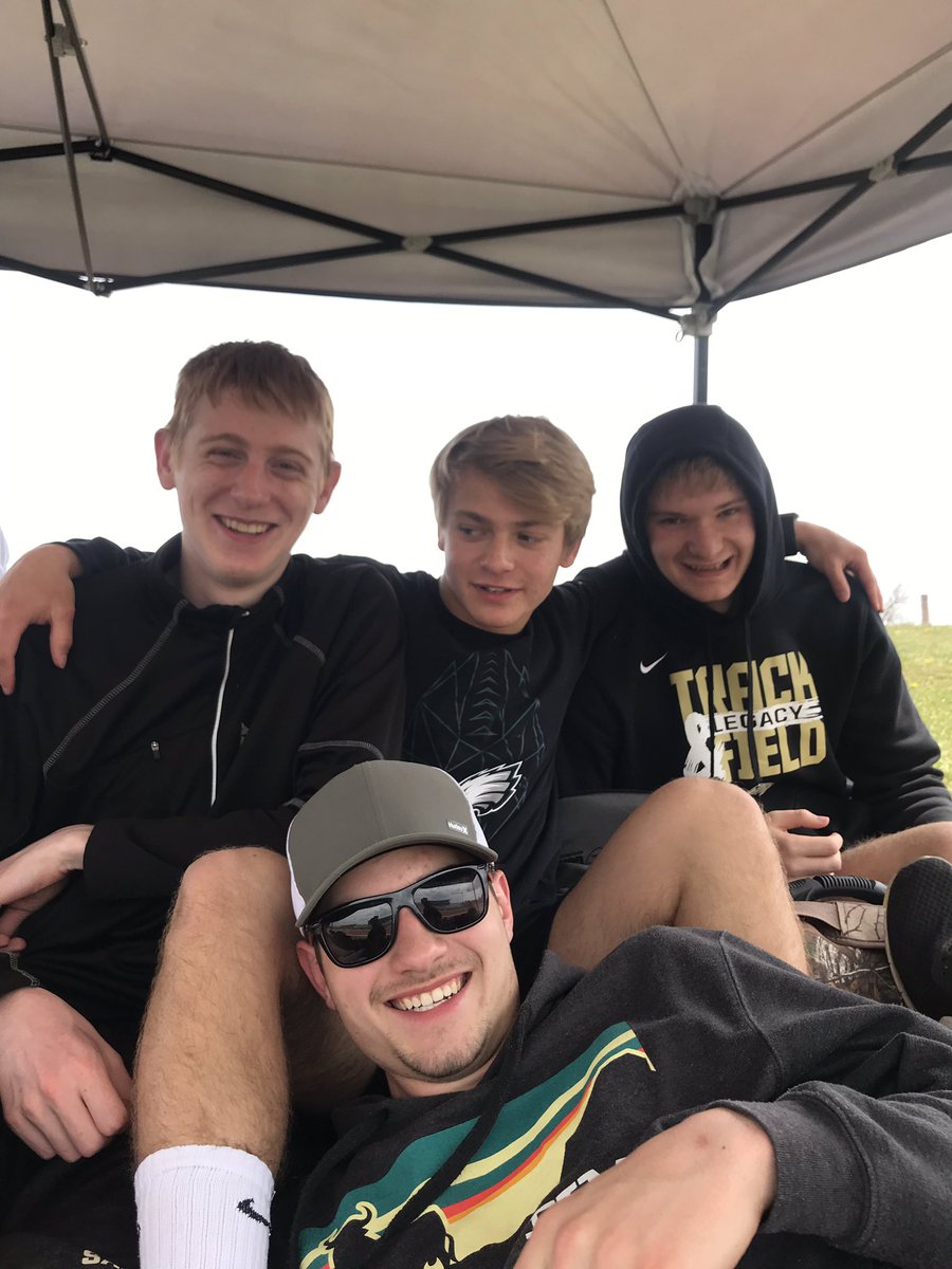 BrosHurdler's tweet photo. Big meet today. Hopefully some qualifiers today!! https://t.co/iSFiRKdmG3