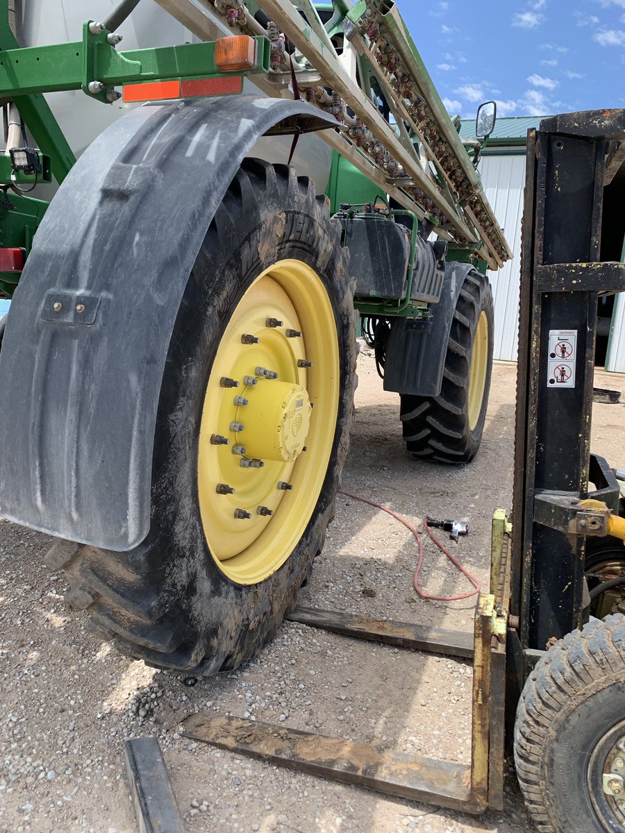 AWApp1's tweet image. Floaters have been nice but it’s time for the rowcrop tires. Any volunteers? 3 more to go!