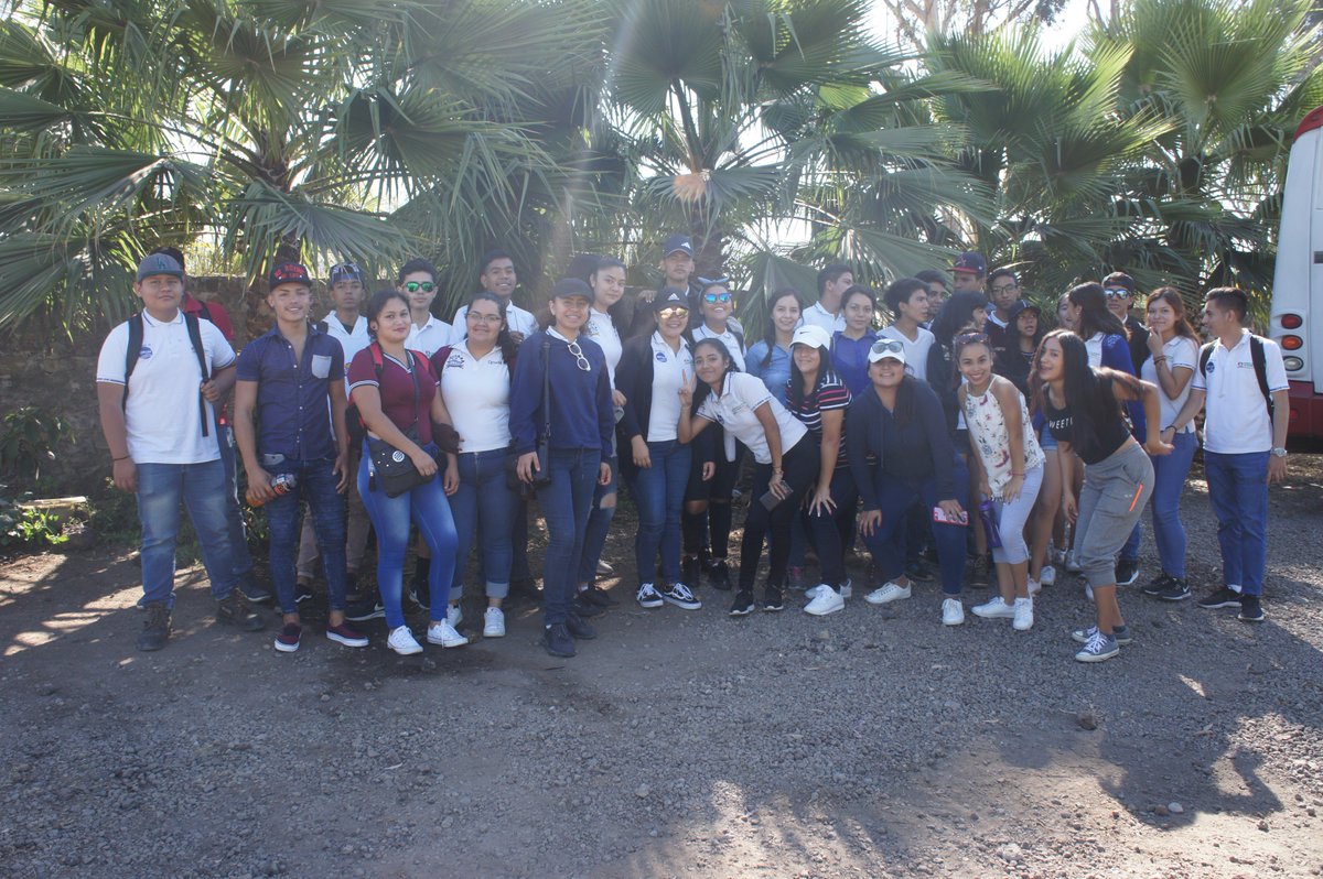 Compostverde's tweet image. Visita de alumnos de CETMAR extensión Tepic de 1º y 2º año a Terrasana. Se le dio recorrido explicando el proceso de compostaje.
👷🏽‍♂️👷🏽‍♀️