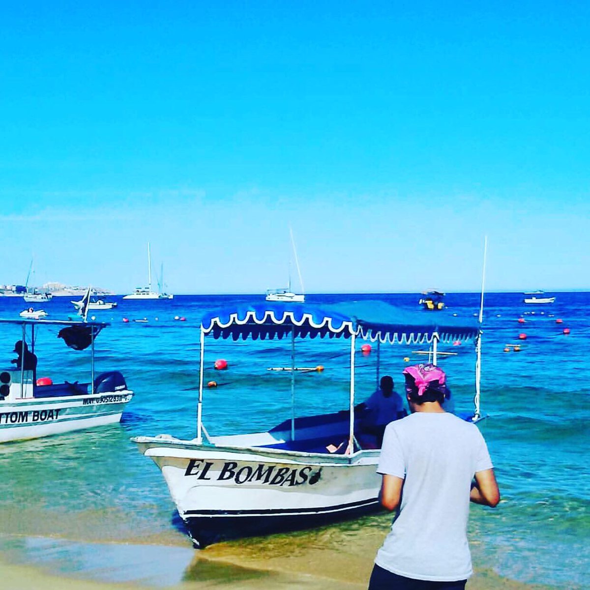 MedanoPlaya's tweet photo. 3.- Desde Playa El Médano se tiene la posibilidad de navegar hasta zonas costeras cercanas 
#beach #LosCabos #Medano #BCS https://t.co/s3I2eyHJvh