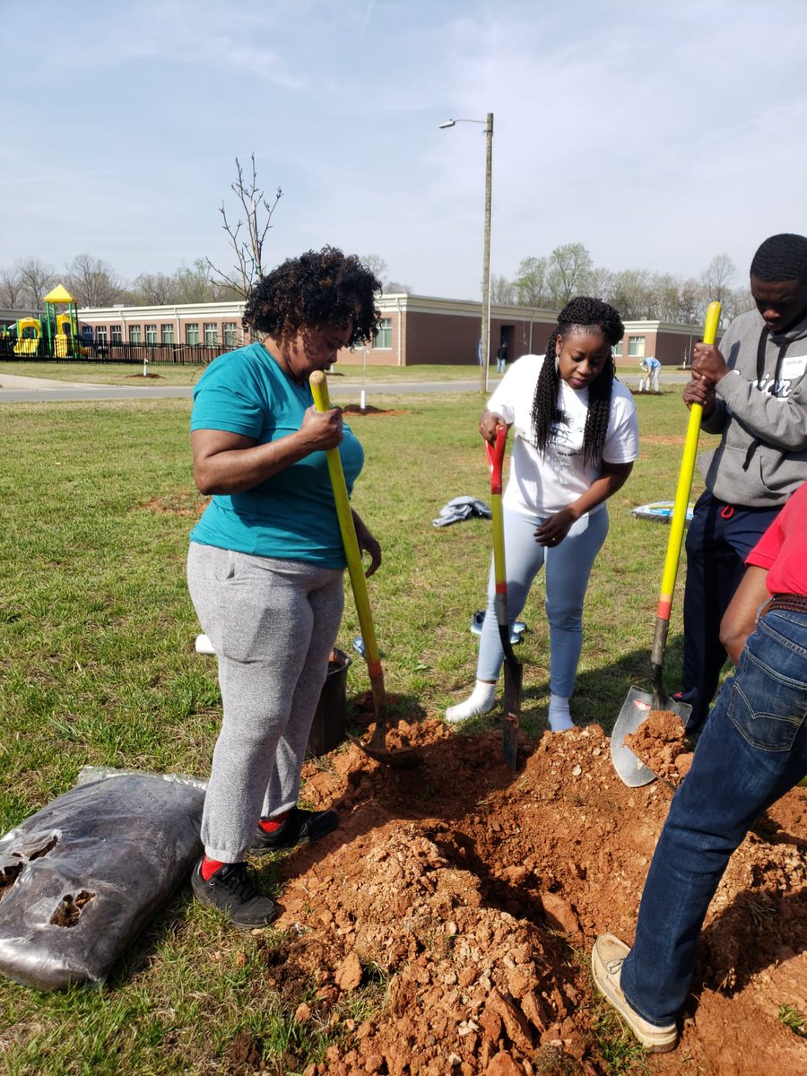 AsantemanC's tweet photo. On 30th March, 2019, Asanteman Charlotte organized a tree planting activity at Lawrence Orr Elementary School, Charlotte NC. https://t.co/Uly07inn5B