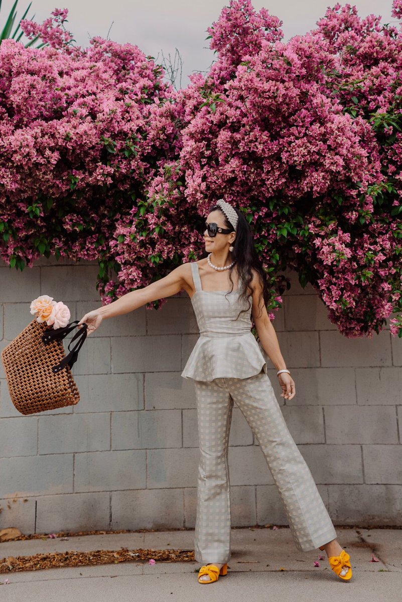 HallieDaily's tweet photo. Happy New Week! 

New post on the blog today, talk about our favorite Spring Set. https://t.co/SgClYImKKU #springstyle #outfit https://t.co/uJDYyoZ8Mw