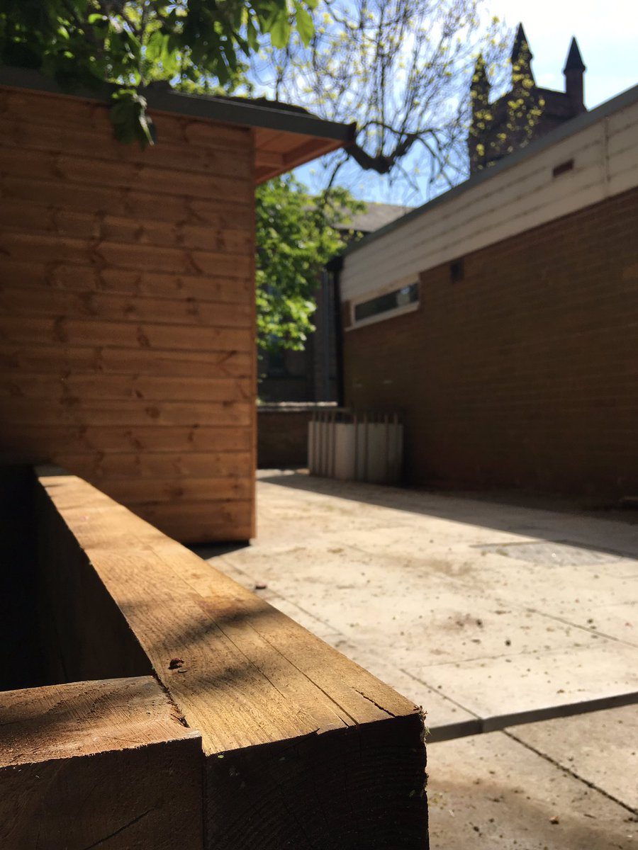 LArcheManc's tweet photo. We’ve got a summer house and sleepers all in time for this glorious weather! 

We’ve even had a little visitor to the new set up, can you spot them?! 

#Disability #LArche #Manchester #Sunshine https://t.co/JaNSGScyBh