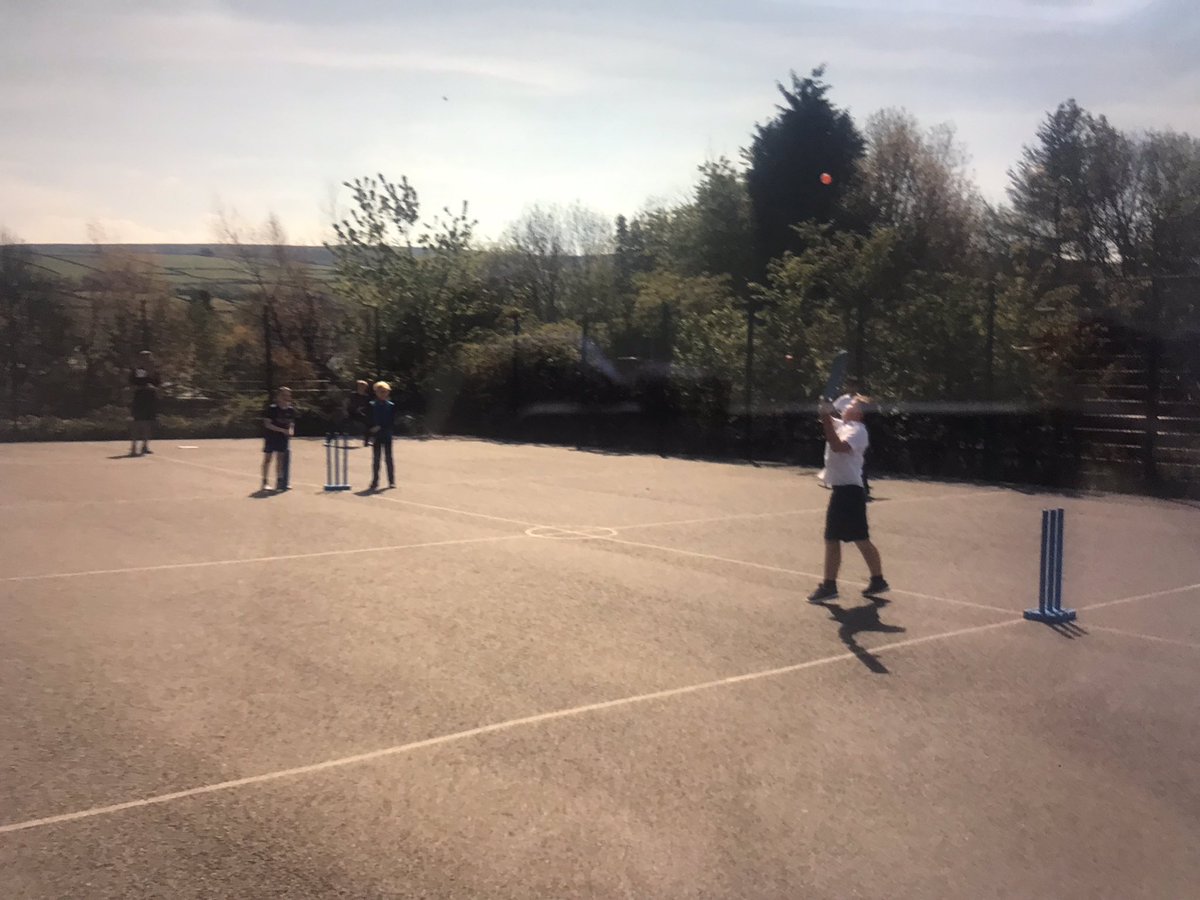 MelthamMoor's tweet photo. Kwik cricket practise ready for tournament next week - keeping active and healthy #MMactive https://t.co/ONhqrvt6D0