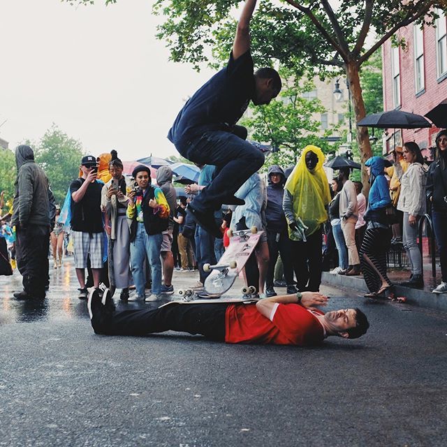 Nate_Jarvis's tweet photo. πΉ x ππ» .
.
.
.
.
#dcfunkparade #keepinthefunkalive #funkparade2019 #walkwithlocals #VSCOX #streetphotography #keytar #fujifeed #X100T #wethecreators #dontmutedc #skateboard #skateboarding #thrasher https://t.co/dh61Qeg9yh https://t.co/fzTjLIYNsO