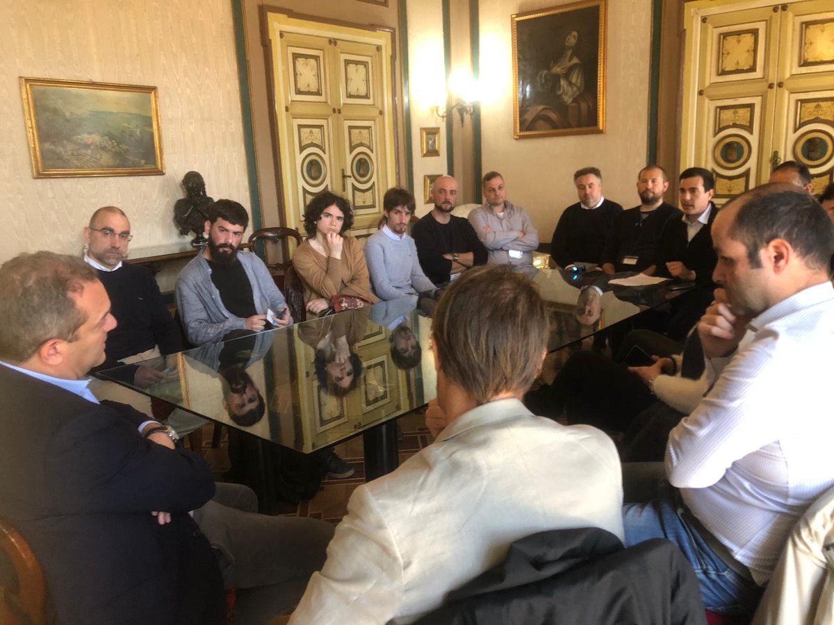 Presentazione dell'associazione Napoli Blockchain al sindaco della città Luigi de Magistris e vicesindaco Enrico Panini.
#bitcoin #blockchain #napoli #napoliblockchain #internetofmoney #internetofvalue #crypto #cryptocurrency