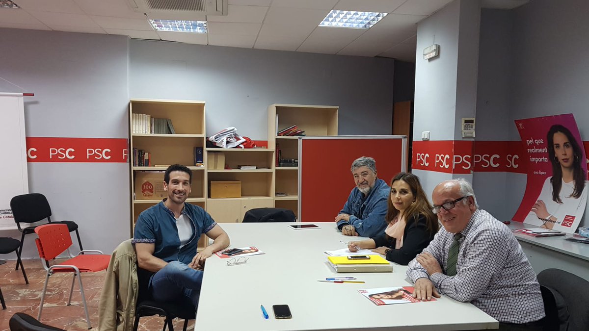 PSCambrils's tweet photo. ❤️/ Ens hem reunit amb els empresaris de #Cambrils per explicar-los el nostres programa econòmic i d desenvolupament pels propers 4 anys. Ho hem fet amb la #FECAM #UniodeBotiguers i #AssociacioVilaCentre. Més info ➡ https://t.co/514kqbeggm
#AnemperFeina #ElCambrilsqueestimo https://t.co/Oc4nCHHmM3