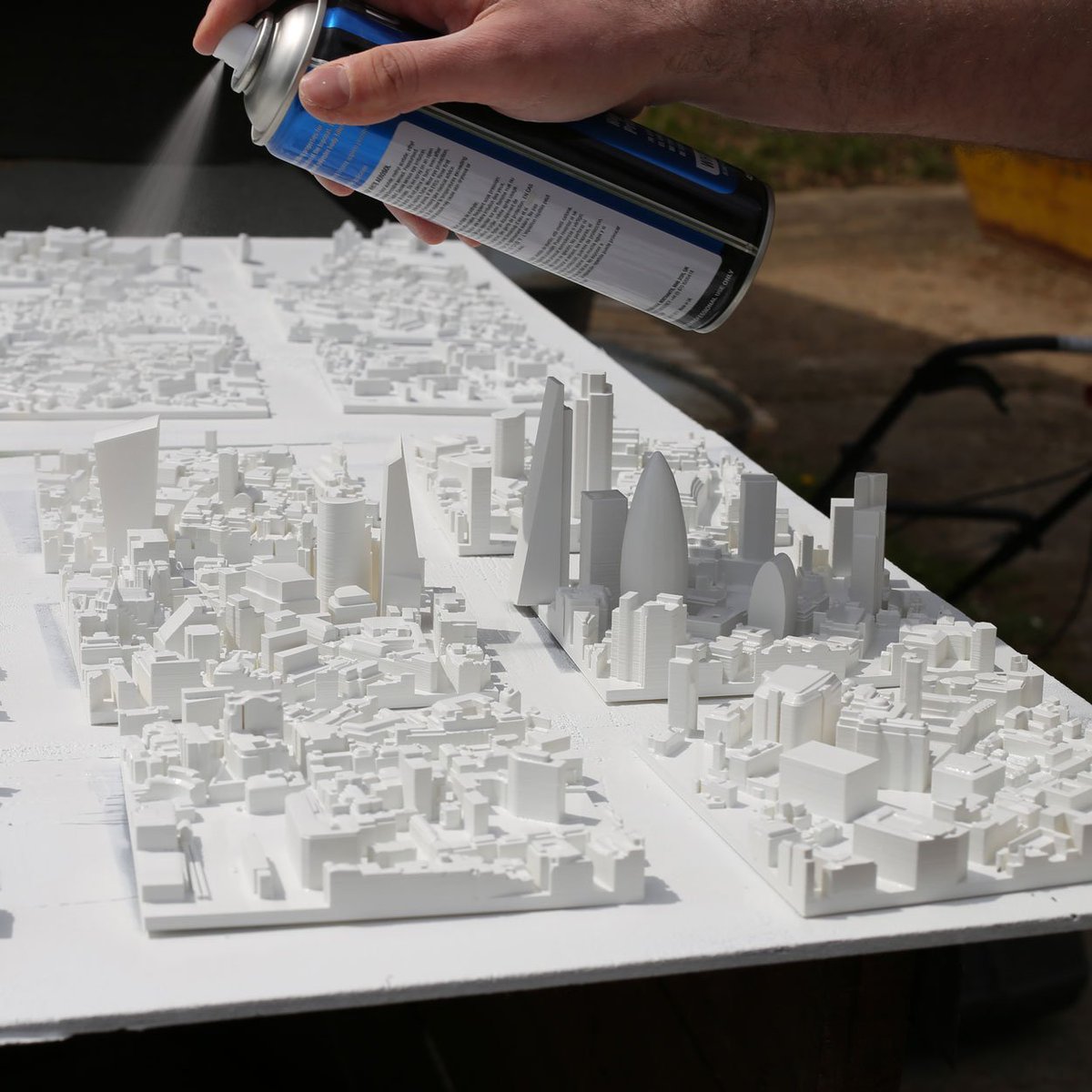ChiselandMouse's tweet image. Finishing touches to our super sized #3dmap of London. Ready in time for #cdw2019 for display in the wonderful @deadgoodltd 

#londonmap #cityscape #londonarchitecture #architecturalsculpture